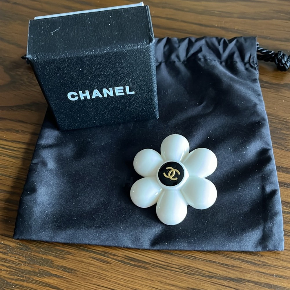 EUC Chanel Camelia Brooch Resin with box